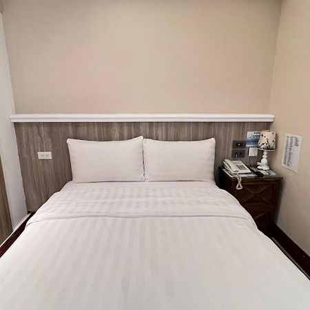 Migo Hotel Taichung Bagian luar foto