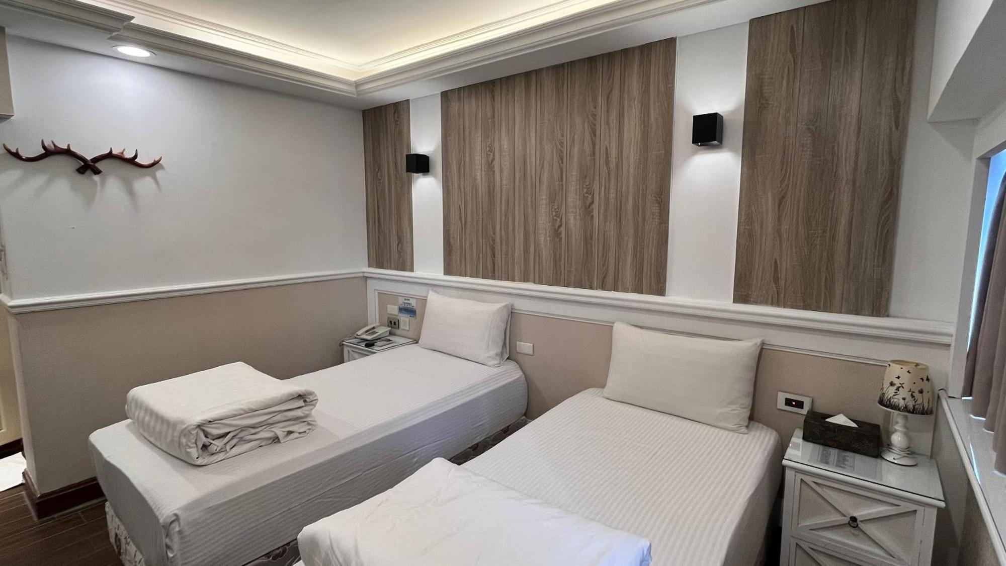 Migo Hotel Taichung Bagian luar foto