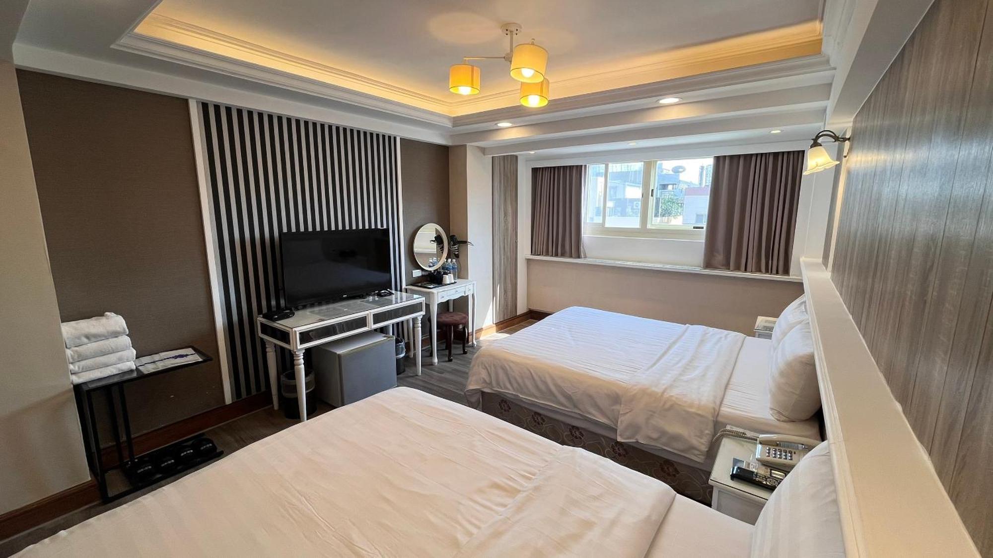 Migo Hotel Taichung Bagian luar foto
