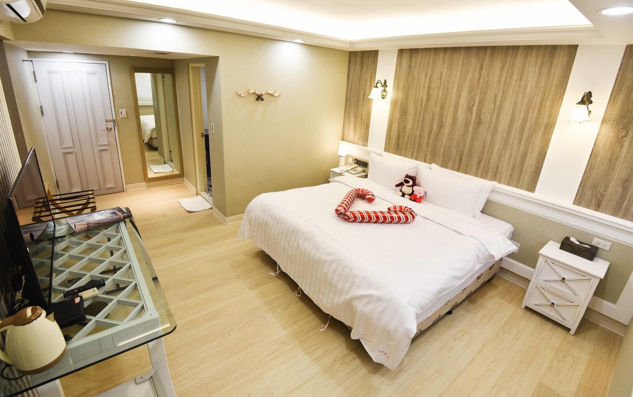 Migo Hotel Taichung Bagian luar foto