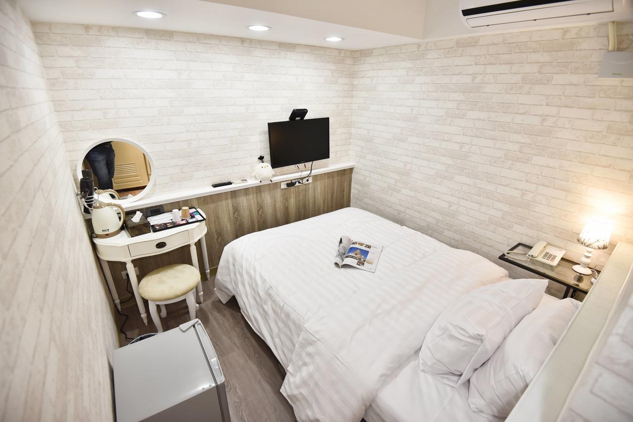 Migo Hotel Taichung Bagian luar foto