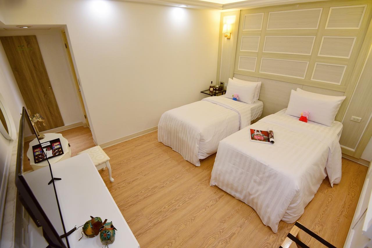 Migo Hotel Taichung Bagian luar foto
