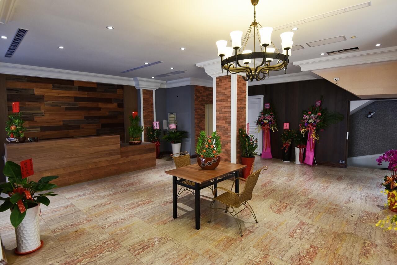 Migo Hotel Taichung Bagian luar foto