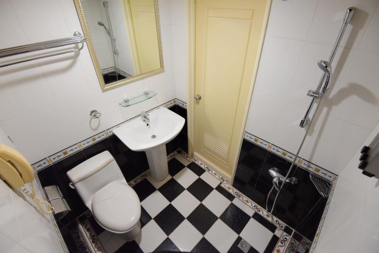 Migo Hotel Taichung Bagian luar foto