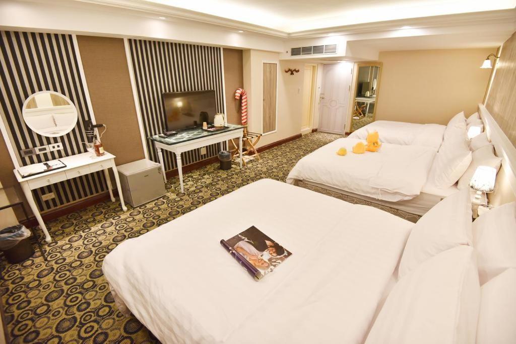 Migo Hotel Taichung Bagian luar foto