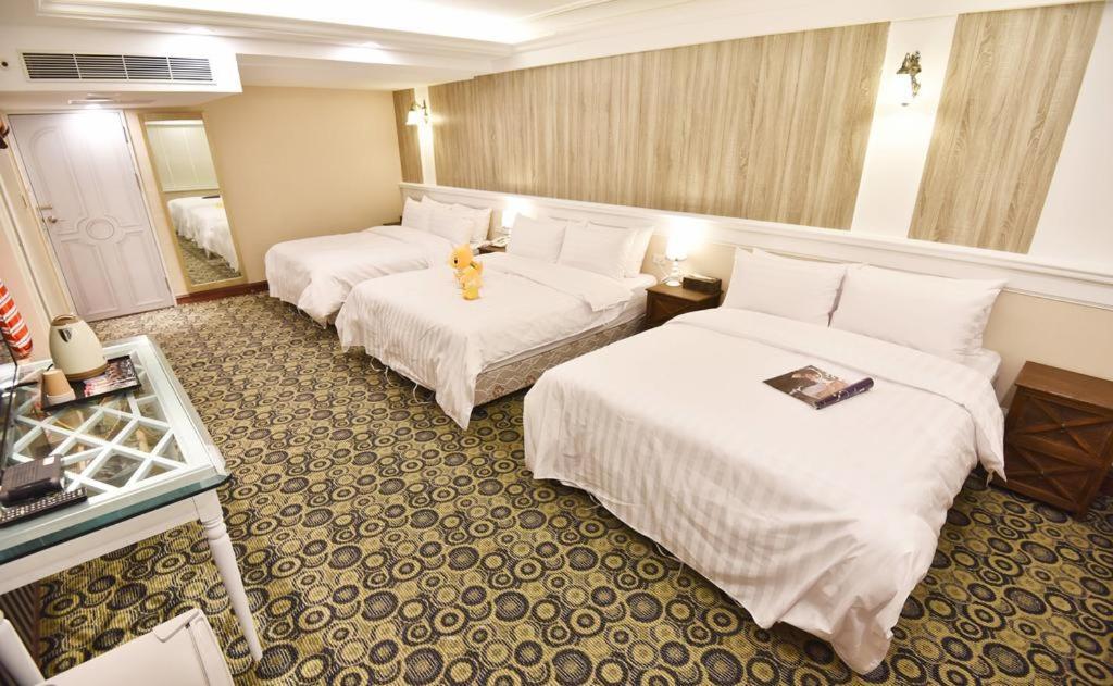 Migo Hotel Taichung Bagian luar foto